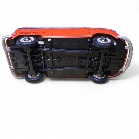 Collectible Federated Auto Parts 1963 Volkswagen Van Die Cast - Picture 5 of 8